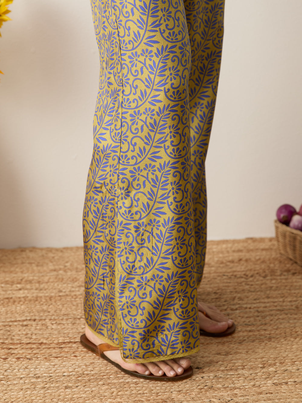 verve drawstring pant w split | Boteh