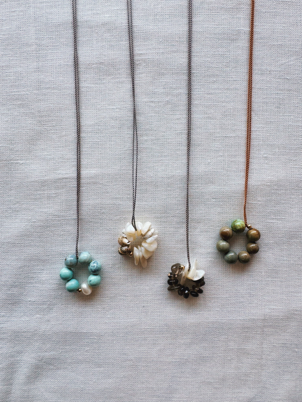 athena & co bloom necklace smokey | Boteh