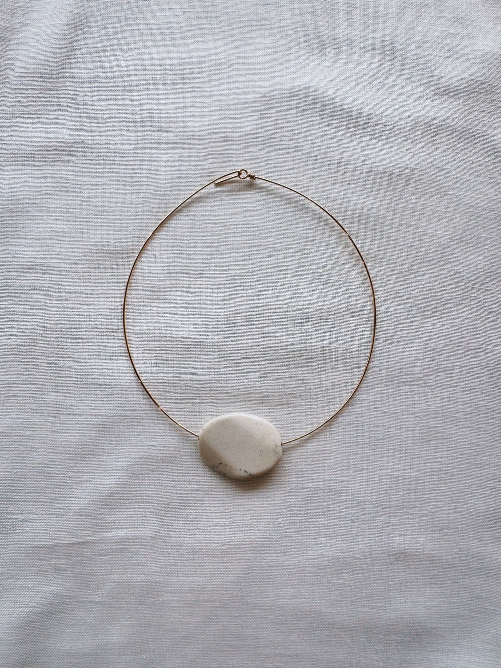 athena & co gem collar necklace gold pebble